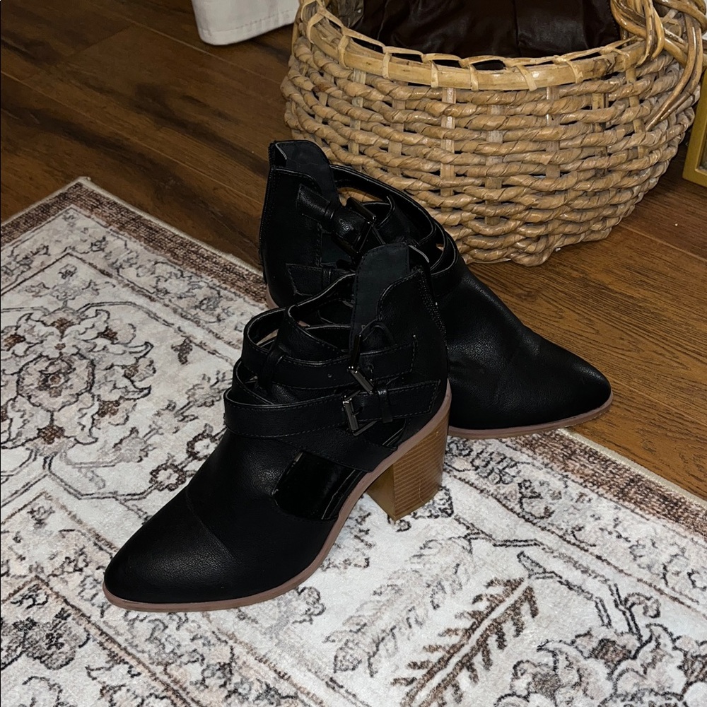Black Women's Ankle Boots size 6.5